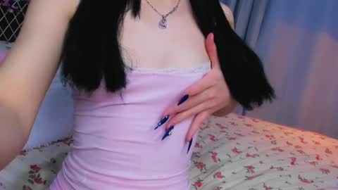 Snapshot of miarielle chatting on 05-25-26, 04:24 Liz online show from 05-25-26, 04:24