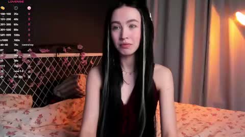 Snapshot of miarielle chatting on 07-12-26, 05:26 Liz online show from 07-12-26, 05:26