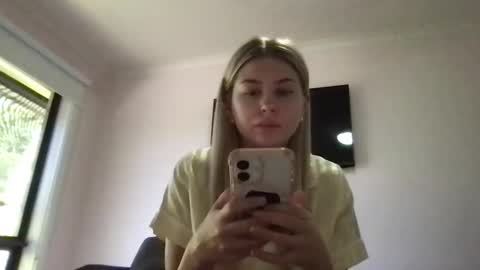 mia online show from 12-12-24, 01:21