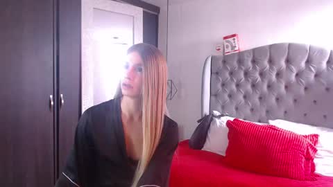 Mia Romanove online show from 10-04-25, 12:25