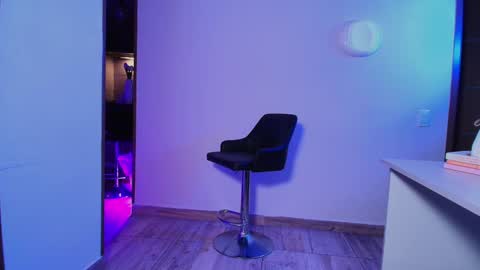 Snapshot of miarouss3 chatting on 12-28-24, 01:06 My name is Mia Please say hello I like to chat with you. If you have requests or dirty talk please use tip online show from 12-28-24, 01:06