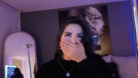 Snapshot of miasavagex18 chatting on 09-17-25, 01:51 MiaHancock online show from 09-17-25, 01:51