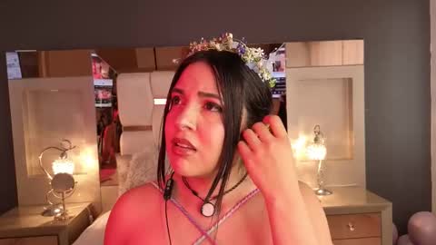 Snapshot of miasavagex18 chatting on 11-17-25, 10:26 MiaHancock online show from 11-17-25, 10:26