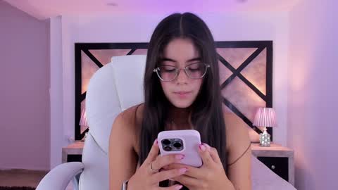 Snapshot of miasilverr chatting on 12-16-24, 09:41 Mia online show from 12-16-24, 09:41