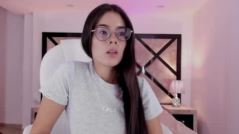 Snapshot of miasilverr chatting on 01-15-25, 11:19 Mia online show from 01-15-25, 11:19