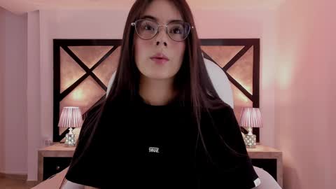 Snapshot of miasilverr chatting on 01-27-25, 07:24 Mia online show from 01-27-25, 07:24