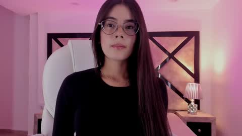 Snapshot of miasilverr chatting on 02-24-25, 09:09 Mia online show from 02-24-25, 09:09