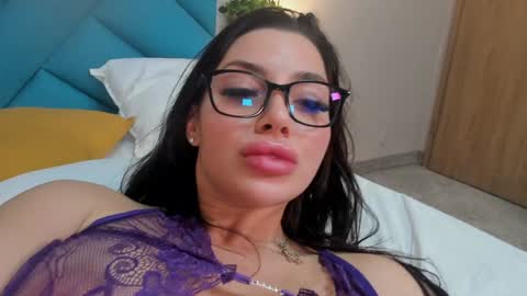 Mia online show from 02-03-25, 09:39
