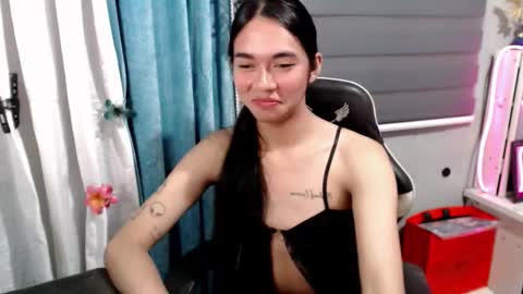 Snapshot of miatrixs chatting on 12-18-25, 08:48 Mia online show from 12-18-25, 08:48