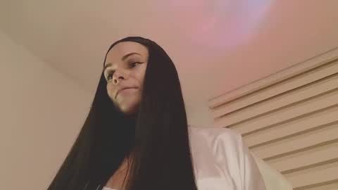 Mia online show from 03-06-25, 12:00