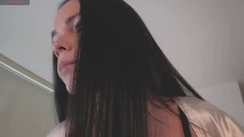 Mia online show from 06-06-26, 02:44