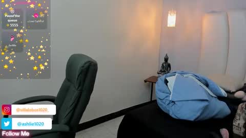 Mia Villalobos online show from 10-26-25, 02:56