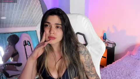 Snapshot of miavillalobos_ chatting on 05-12-26, 02:19 Mia Villalobos online show from 05-12-26, 02:19