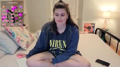 Snapshot of miawallace__ chatting on 10-16-25, 09:27 Mia online show from 10-16-25, 09:27