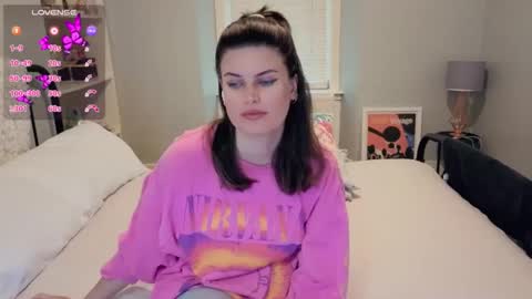 Snapshot of miawallace__ chatting on 10-24-25, 12:45 Mia online show from 10-24-25, 12:45