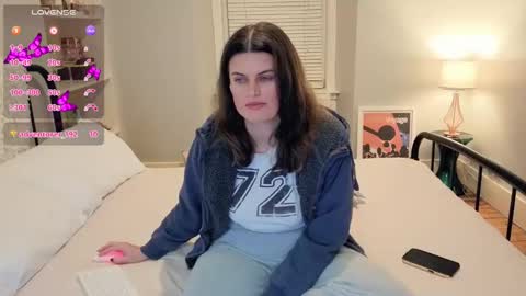 Snapshot of miawallace__ chatting on 10-25-25, 10:37 Mia online show from 10-25-25, 10:37