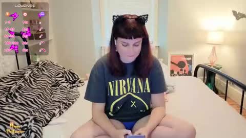 Snapshot of miawallace__ chatting on 10-28-25, 01:03 Mia online show from 10-28-25, 01:03