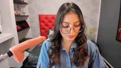 Snapshot of miawils_ chatting on 12-11-24, 07:46 M I A W I L S online show from 12-11-24, 07:46