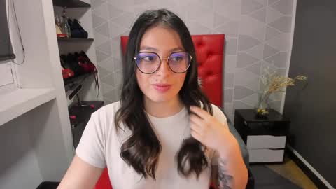 Snapshot of miawils_ chatting on 12-12-24, 11:47 M I A W I L S online show from 12-12-24, 11:47