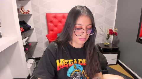 Snapshot of miawils_ chatting on 01-22-25, 11:21 M I A W I L S online show from 01-22-25, 11:21