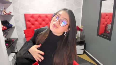 Snapshot of miawils_ chatting on 01-30-25, 07:15 M I A W I L S online show from 01-30-25, 07:15