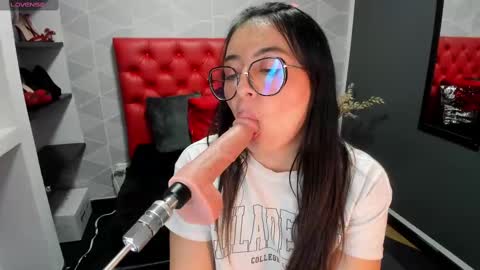 Snapshot of miawils_ chatting on 02-17-25, 10:36 M I A W I L S online show from 02-17-25, 10:36