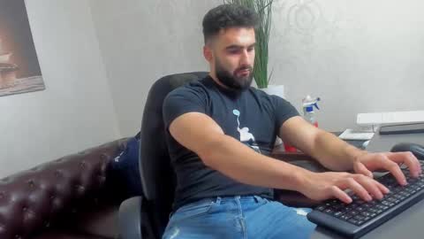 Snapshot of micahlane chatting on 10-28-25, 05:33 MicahLane online show from 10-28-25, 05:33