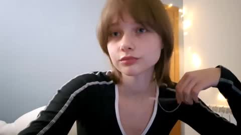Snapshot of micasulejmanovski chatting on 09-26-25, 05:17 Luna online show from 09-26-25, 05:17