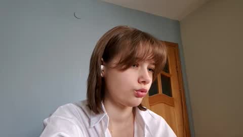 Snapshot of micasulejmanovski chatting on 10-05-25, 09:29 Luna online show from 10-05-25, 09:29