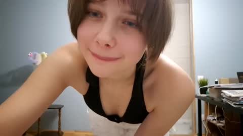 Snapshot of micasulejmanovski chatting on 10-06-25, 05:21 Luna online show from 10-06-25, 05:21