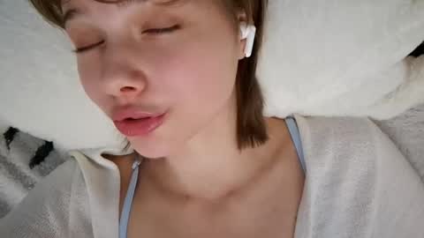 Snapshot of micasulejmanovski chatting on 10-19-25, 03:23 Luna online show from 10-19-25, 03:23