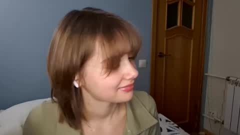Snapshot of micasulejmanovski chatting on 10-22-25, 06:29 Luna online show from 10-22-25, 06:29