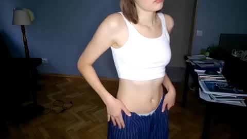 Snapshot of micasulejmanovski chatting on 10-23-25, 01:54 Luna online show from 10-23-25, 01:54