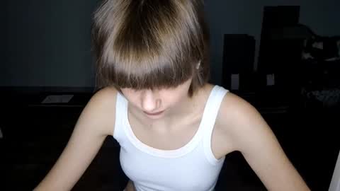 Snapshot of micasulejmanovski chatting on 11-18-25, 04:55 Luna online show from 11-18-25, 04:55