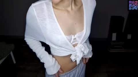 Snapshot of micasulejmanovski chatting on 11-19-25, 05:35 Luna online show from 11-19-25, 05:35