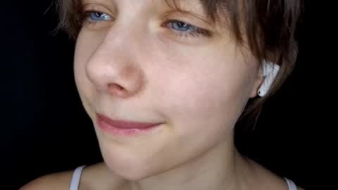 Snapshot of micasulejmanovski chatting on 11-25-25, 03:23 Luna online show from 11-25-25, 03:23