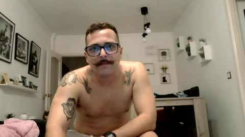 Snapshot of mich6921 chatting on 06-18-26, 01:06 MILO MIAMI online show from 06-18-26, 01:06