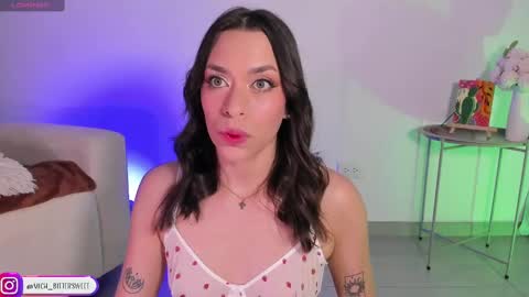 Snapshot of mich_bittersweet chatting on 09-22-25, 10:12 online show from 09-22-25, 10:12