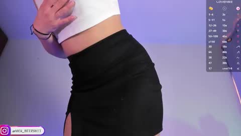 Snapshot of mich_bittersweet chatting on 09-25-25, 10:13 online show from 09-25-25, 10:13