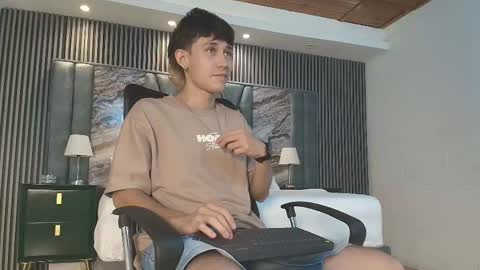 Michael online show from 01-08-26, 01:13