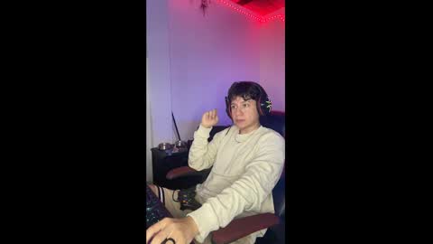 Snapshot of michael_kendall0 chatting on 01-24-25, 08:43 michael independent model online show from 01-24-25, 08:43