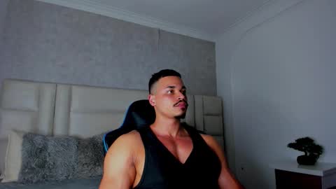 Snapshot of michael_reinolds chatting on 10-28-25, 04:49 Michael online show from 10-28-25, 04:49