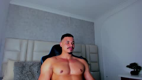 Snapshot of michael_reinolds chatting on 11-01-25, 08:27 Michael online show from 11-01-25, 08:27