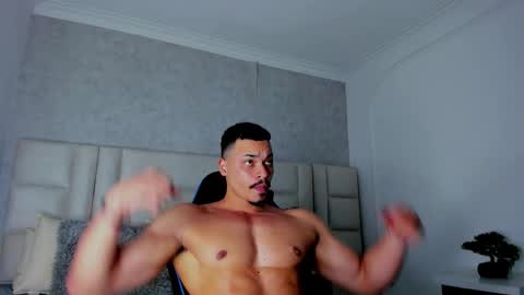 Snapshot of michael_reinolds chatting on 11-05-25, 03:06 Michael online show from 11-05-25, 03:06