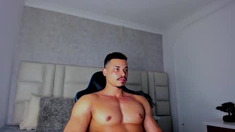 Snapshot of michael_reinolds chatting on 11-06-25, 02:34 Michael online show from 11-06-25, 02:34