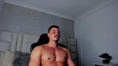 Snapshot of michael_reinolds chatting on 11-09-25, 07:17 Michael online show from 11-09-25, 07:17