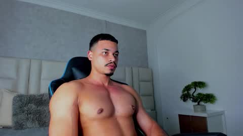 Snapshot of michael_reinolds chatting on 12-17-25, 03:12 Michael online show from 12-17-25, 03:12