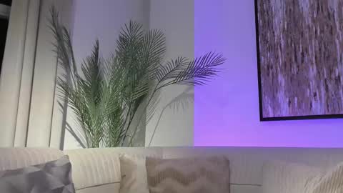 Michael Salens independent model online show from 03-08-25, 10:22