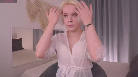 Snapshot of michael_swan chatting on 03-07-25, 05:40 Michel online show from 03-07-25, 05:40