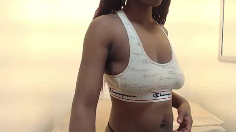 Snapshot of michaela_cox chatting on 02-13-25, 06:38 Michaela online show from 02-13-25, 06:38